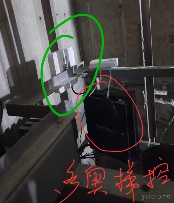 如何設計一套完整的智能機器人（AGV/AMR/機器狗）自主乘梯控制系統？多奧通過獨立傳感器網絡實時監測電梯運行狀態（樓層/門狀態/轎廂環境），採用無源節點安全控制電梯運行，支持MQTT/Modbus等_#電梯門禁_06