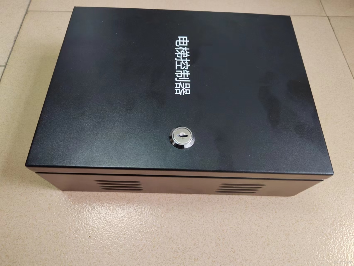 智能機器人(AGV/AMR/機器狗)自主乘梯控制系統方案。系統採用獨立傳感器網絡實時監測電梯運行狀態，通過無源節點安全控制電梯，支持MQTT/Modbus/TCP/MQTT/HTTP等多種協議交互_機器狗_02