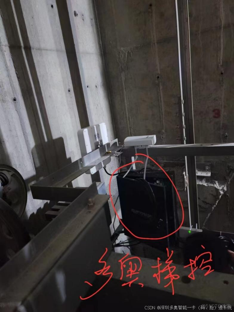 AGV/AMR/機器狗乘梯控制系統方案，該系統通過梯控與電梯門禁集成實現自動化設備無人化乘梯。核心功能包括自主呼梯、樓層切換及多場景門禁擴展，支持RS-485、MQTT、TCP\MQTT等多種通訊協議_#門禁一卡通