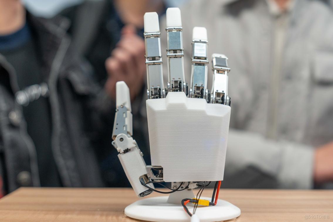 【年度AI觀察】2025，人形機器人先搶“定位”_差異化