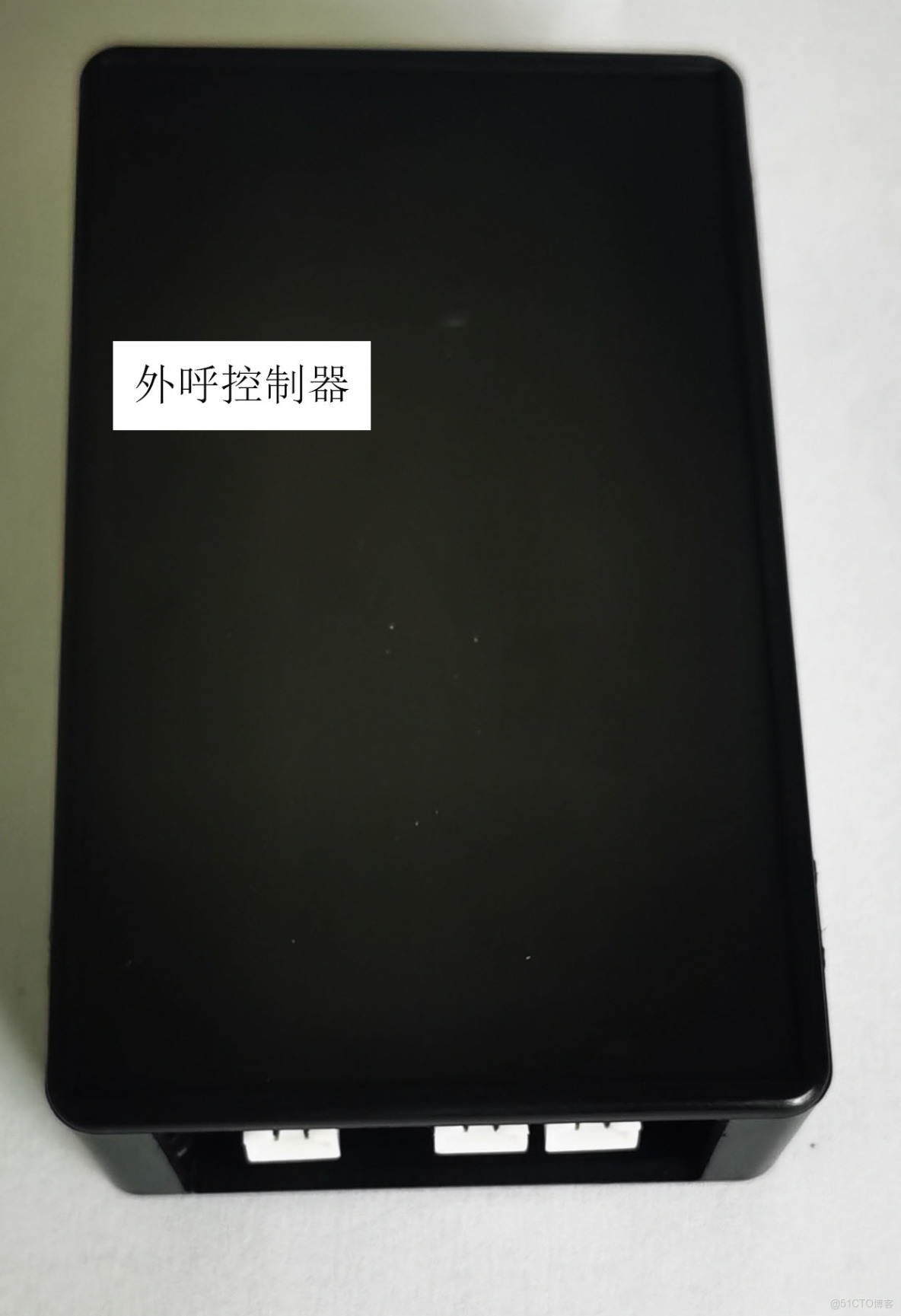 智能梯控即電梯門禁通過模塊化設計實現 "權限管理-機器人交互-多梯調度" 全鏈路覆蓋，在保障電梯原生安全的前提下，擴展智能通行、機器協同、能效優化三大核心能力，滿足智慧樓宇/工廠/醫院的數字化運管需求_IC卡梯控