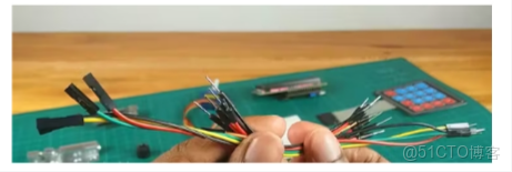 如何使用鍵盤和LCD顯示製作一個安全的基於Arduino的門鎖_伺服電機