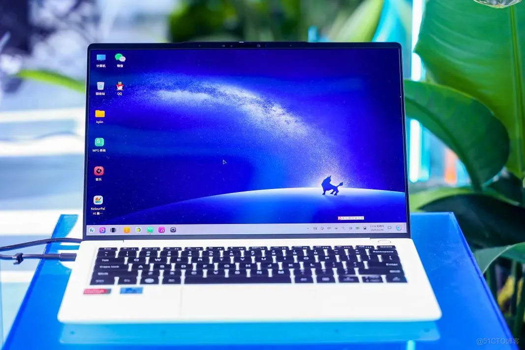 又輕又快！這款旗艦本在世界舞台重新定義"信創本"新高度_異構_03