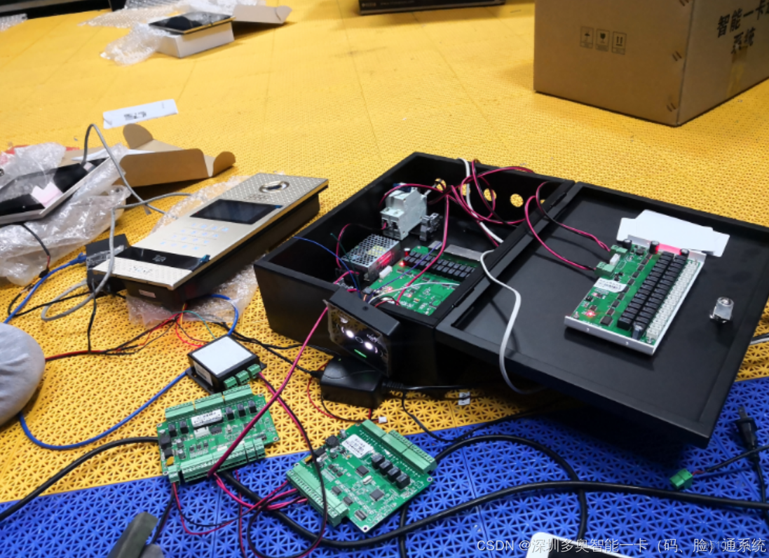 此QR刷卡人臉AI識別對講聯動梯控且一卡一碼一臉通行閘機、門禁、樓宇對講方案通過統一身份認證、標準化信號輸出及網絡化協議對接，實現“一臉一碼一卡”全場景無感通行，同時滿足業主便捷性與訪客管理安全性需求_IC卡電梯