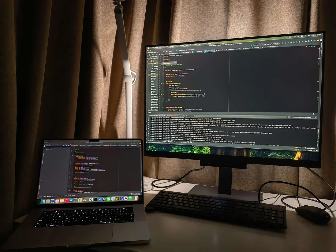 圖：顯示器前置圖（開啓MoonHalo背光燈）